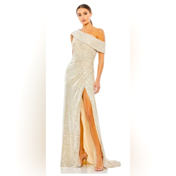 NWT MAC DUGGAL - ONE-SHOULDER RUCHED SEQUINED GOWN - NUDE SIZE 8 - Picture 1 of 6